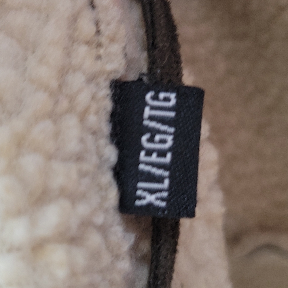 ADORABLE. GUESS SHORT SIDE ZIP COAT - Picture 10 of 12